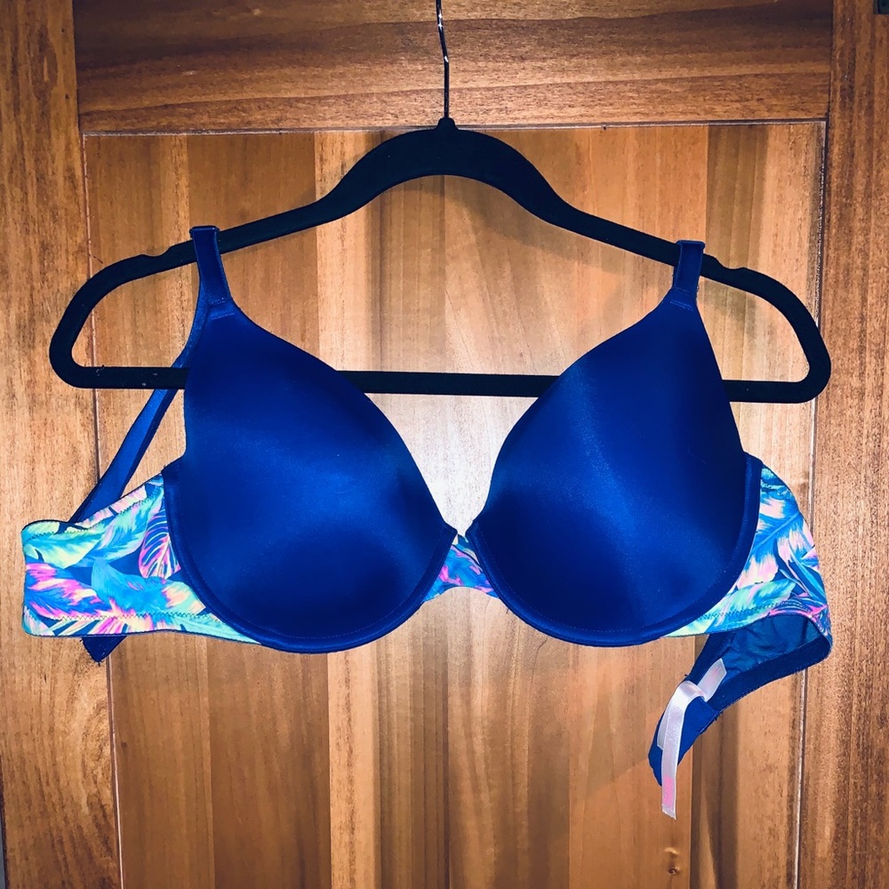 PINK Lightly lined bra